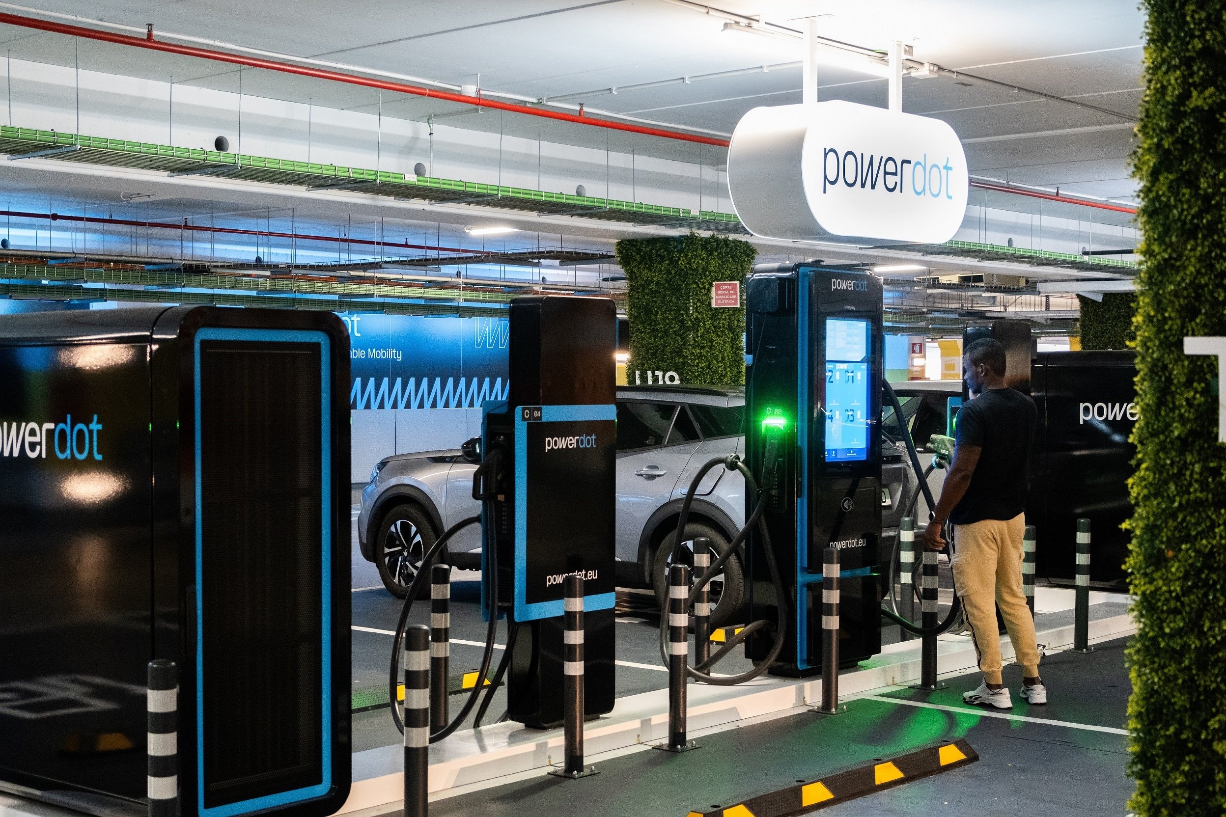 powerdot fast charging hub