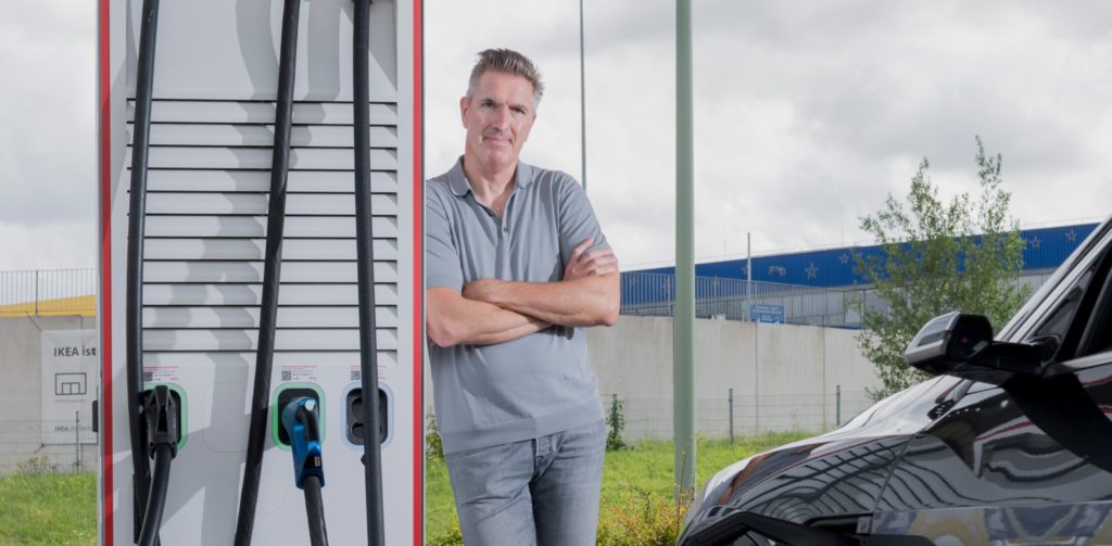 arjan van der eijk in dialogue with edison magazin (e.on drive charging hub duisburg, 2023)
